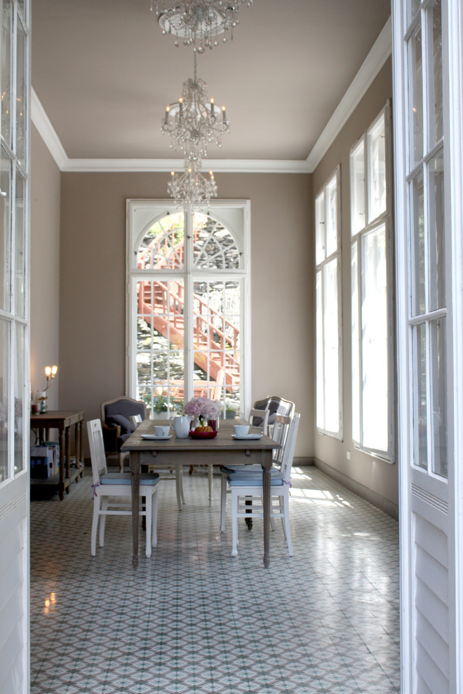 This is an example of an eclectic dining room in Frankfurt with brown walls and porcelain floors.