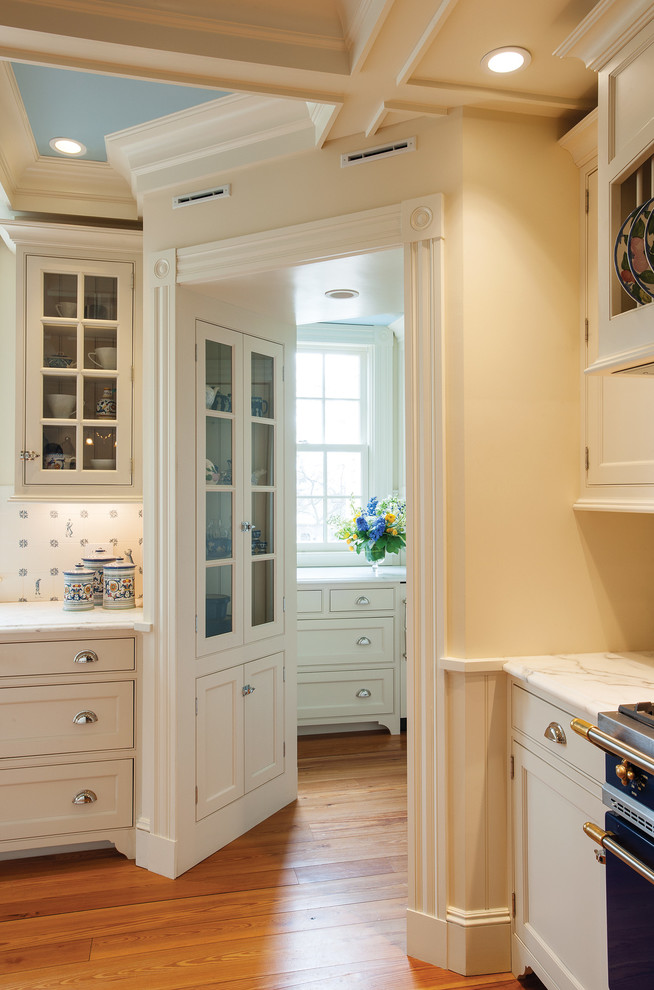 Elegant home design photo in Boston
