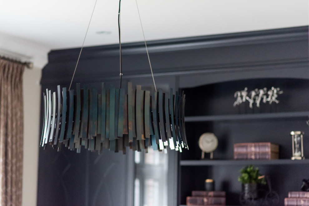 Example of a transitional home design design in Toronto