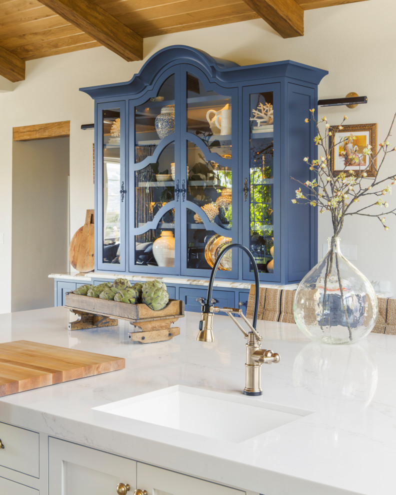 Transitional home design photo in San Francisco