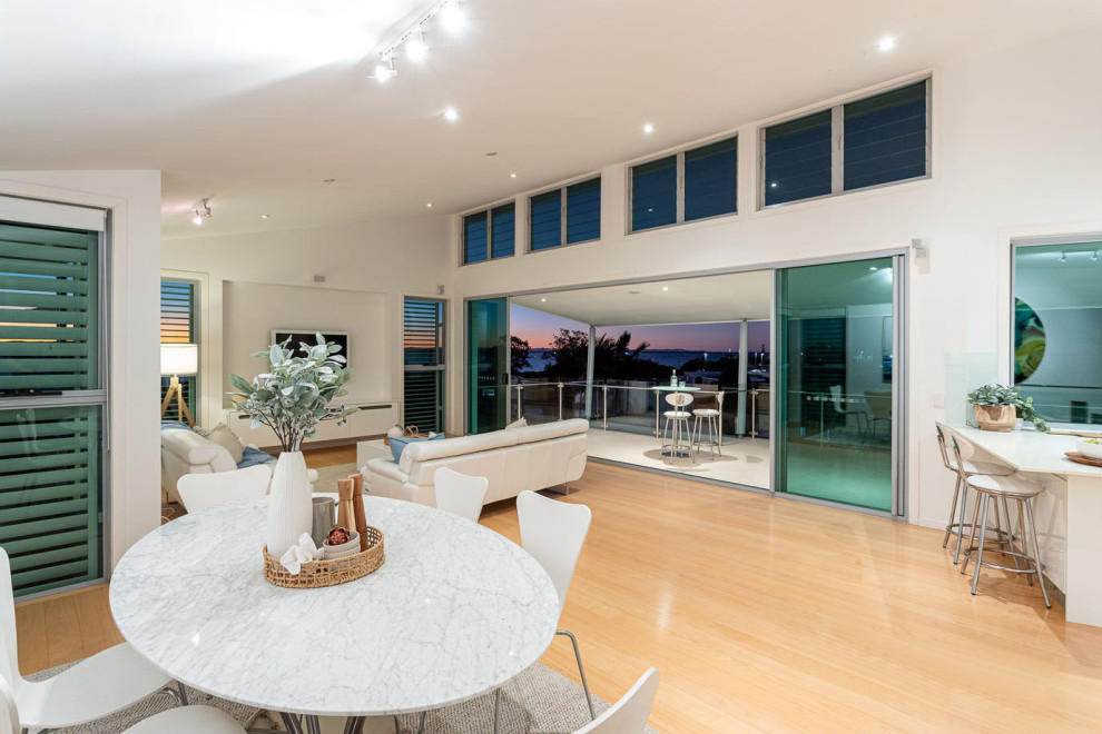 Contemporary dining room in Brisbane.