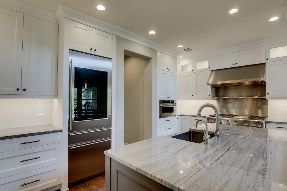 Transitional kitchen photo in Austin