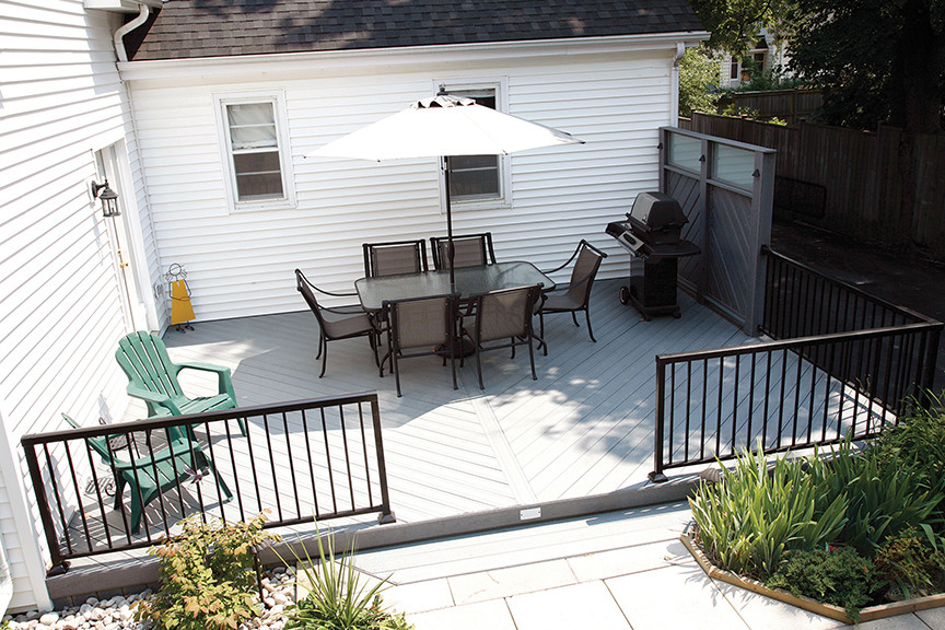 Inspiration for a small modern backyard home design remodel in Toronto