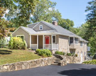 CertainTeed Cedar Impressions Vinyl Siding - Stamford, CT - Traditional