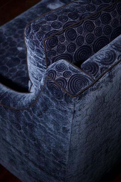 Black & Navy Elegance eclettico-soggiorno
