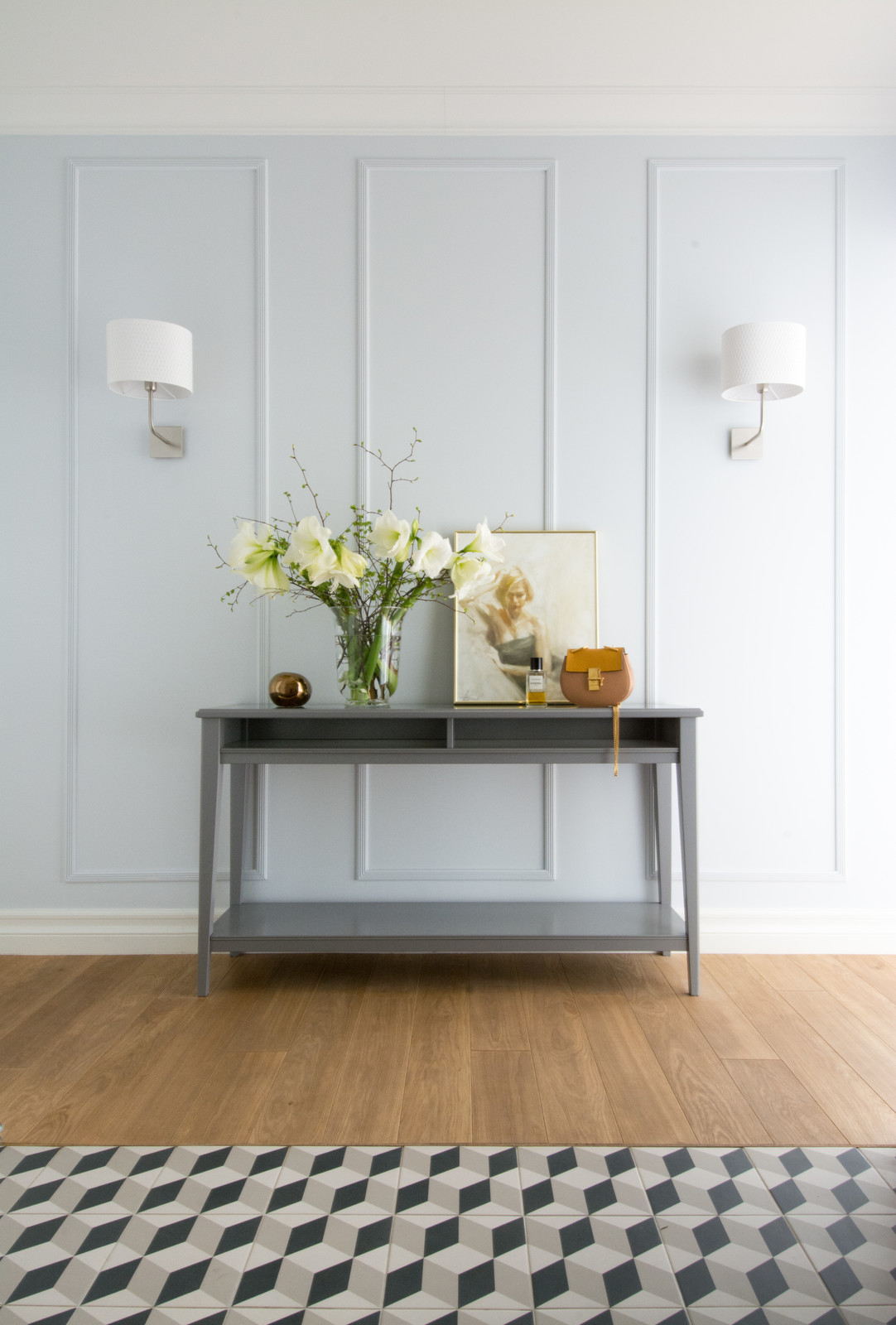 Легкая квартира с темной спальней