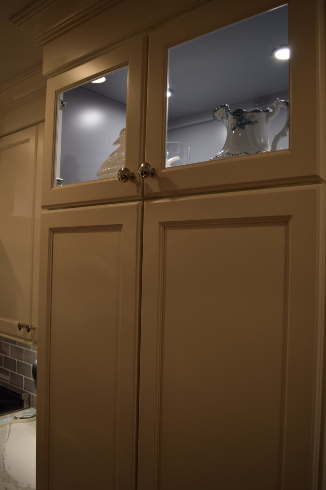 Home design - transitional home design idea in Chicago