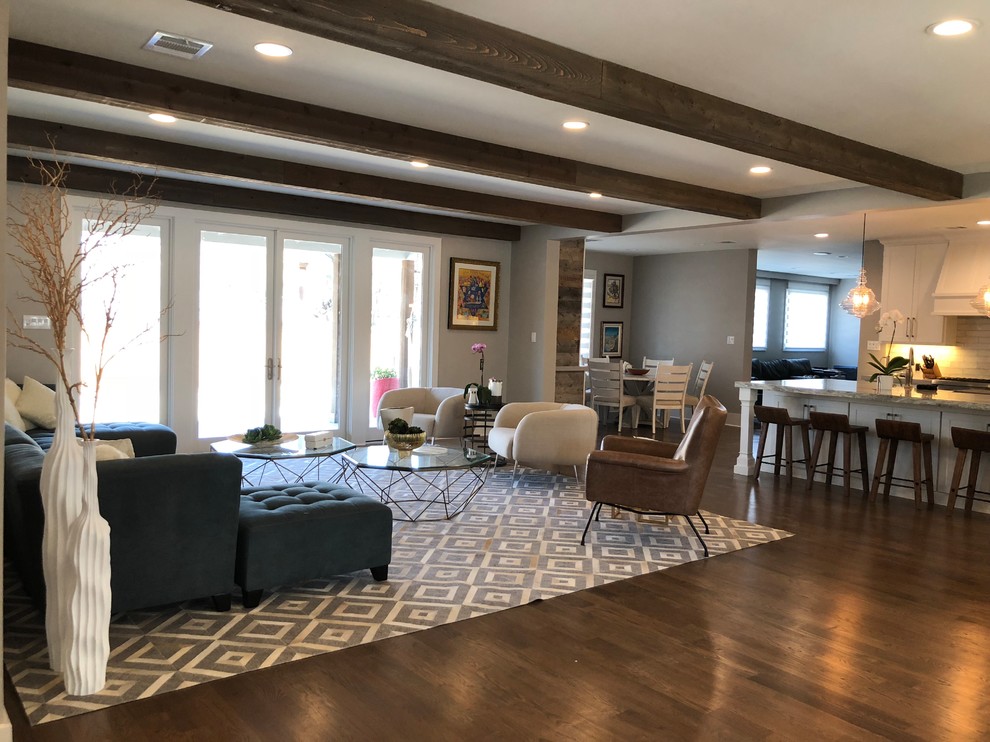 Home design - transitional home design idea in Dallas