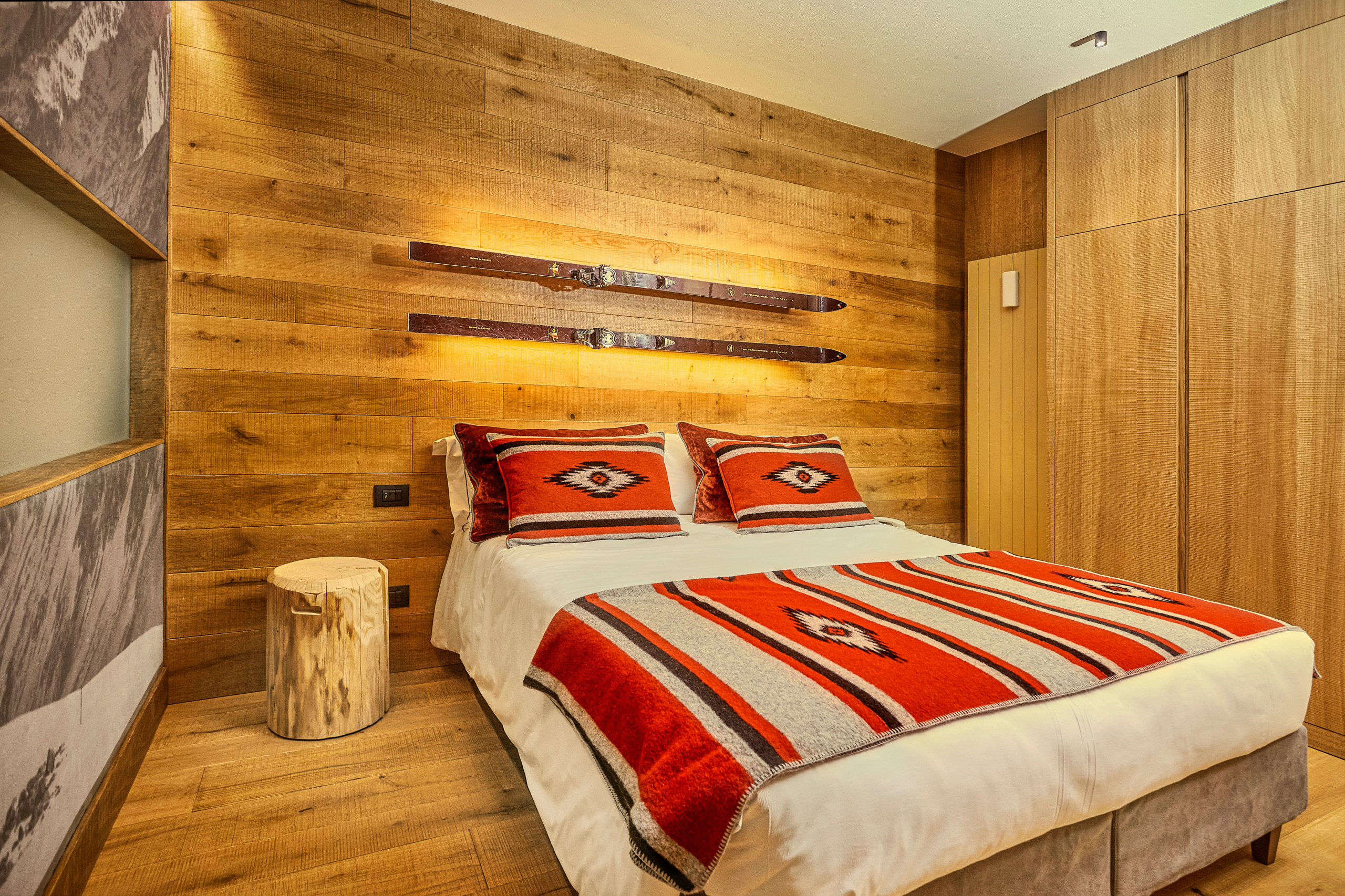 Camera da letto con pavimento marrone - Foto, Idee, Arredamento - Novembre  2023 | Houzz IT