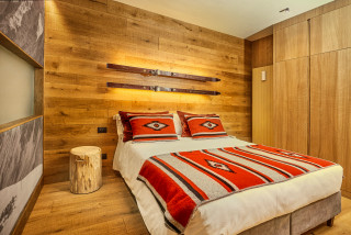 Camera da letto con pareti in legno - Foto, Idee, Arredamento - Novembre  2023 | Houzz IT