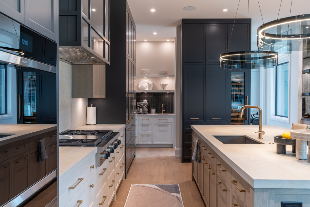 Kitchen - transitional kitchen idea in Calgary