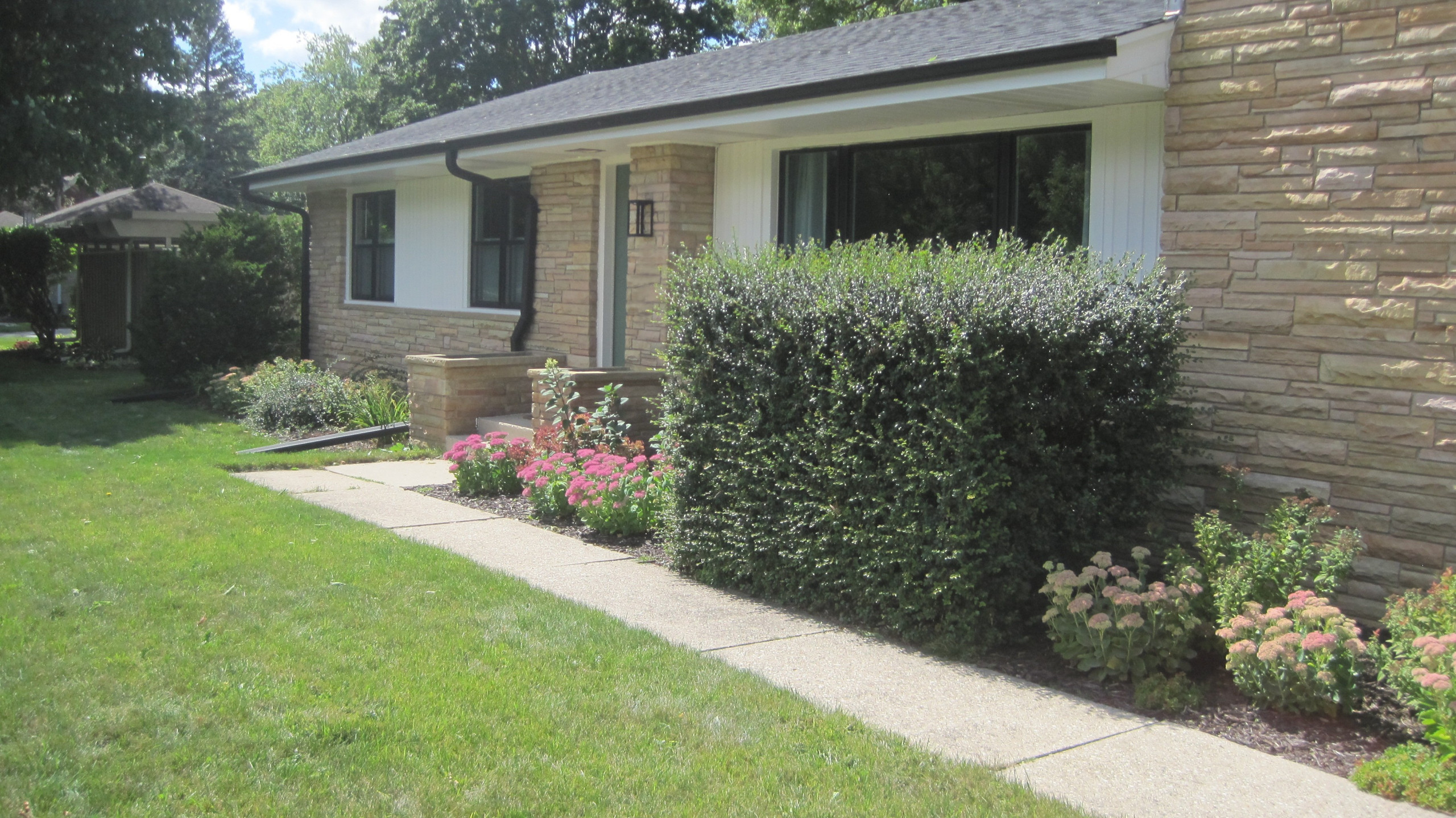 Mid-Century Ranch Front Yard Landscape - Fox Point, WI