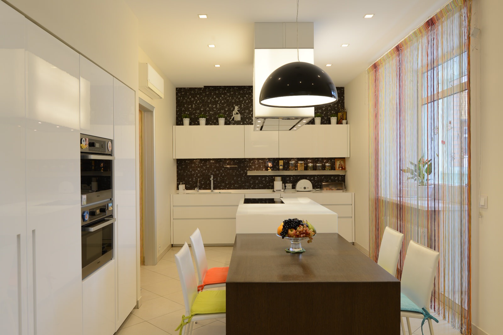 Кухонное пространство :сочетание функциональности и элегантности