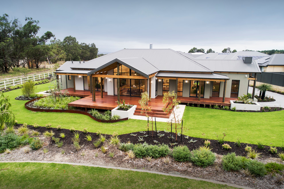 Design ideas for a large country one-storey exterior in Perth.