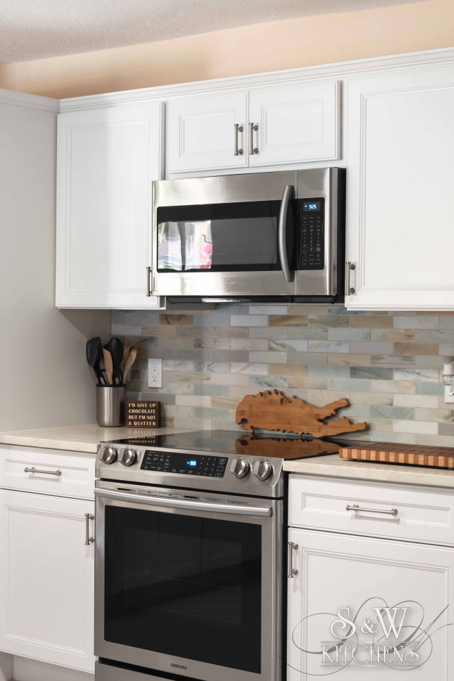 Inspiration for a transitional kitchen remodel in Orlando