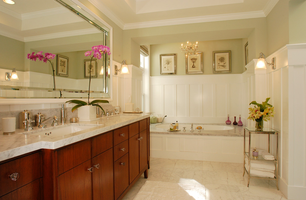 Inspiration for a traditional bathroom in Los Angeles.