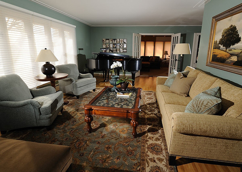 Inspiration for a transitional home design remodel in St Louis