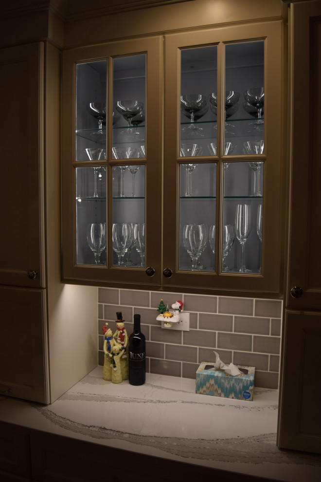 Transitional home design photo in Chicago