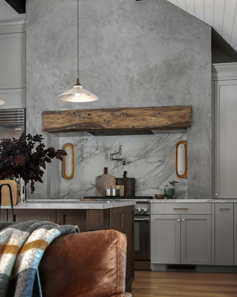 Transitional home design photo in San Francisco