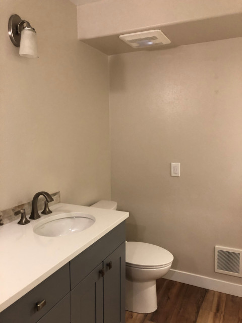 Edmonds Condo Remodel modern-badezimmer