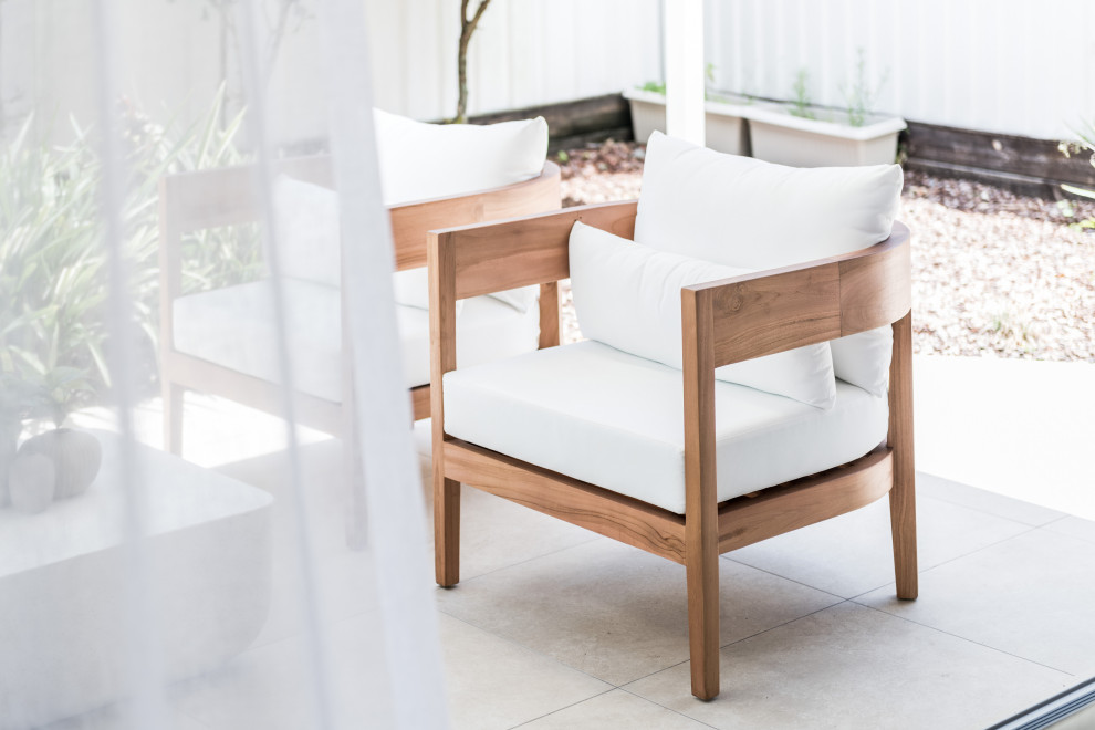 This is an example of a beach style patio in Gold Coast - Tweed.