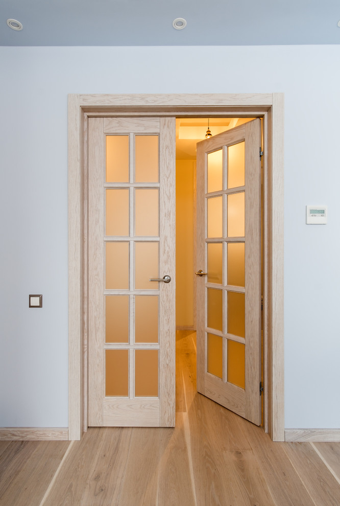 Двери натурального цвета