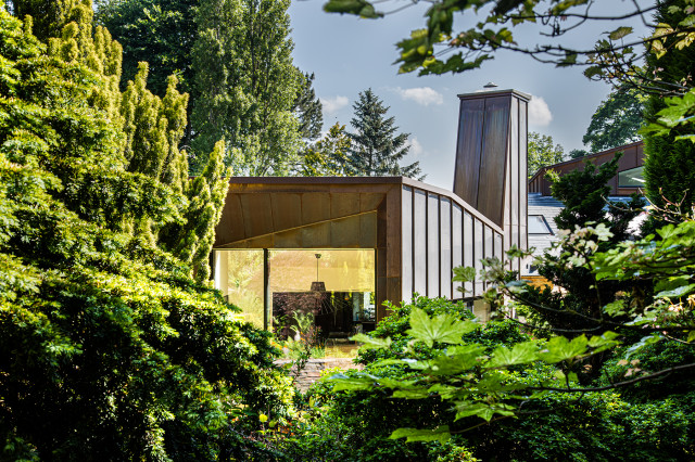 Ravine House retro-sunroom