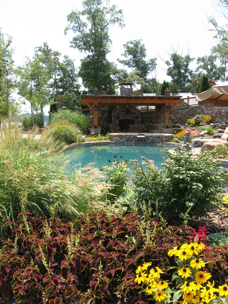 Example of an eclectic pool design in Raleigh