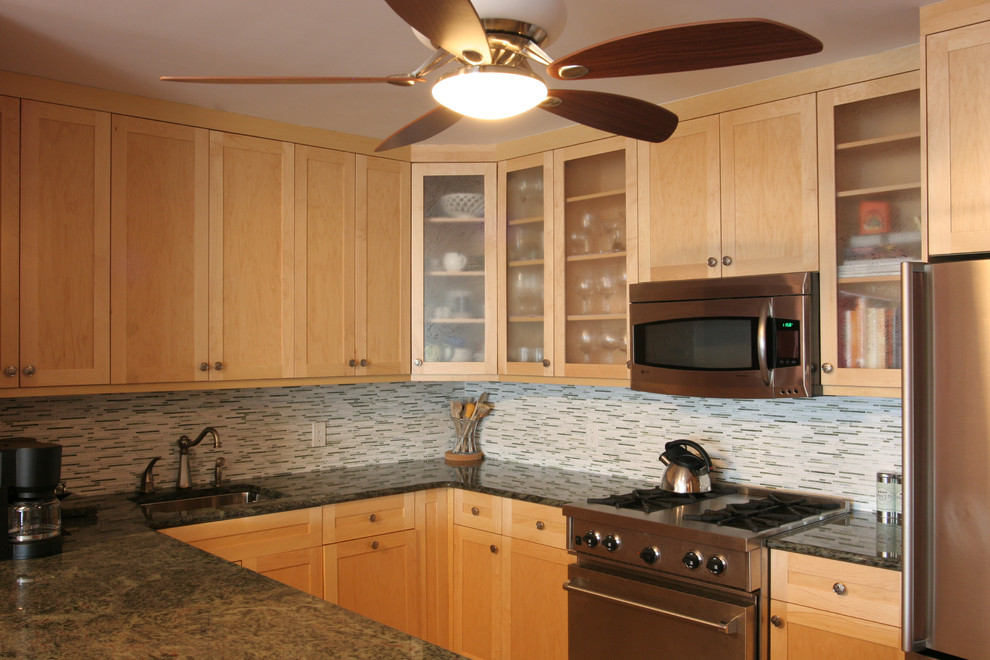 Example of a large transitional u-shaped porcelain tile eat-in kitchen design in New York with an undermount sink, shaker cabinets, light wood cabinets, granite countertops, multicolored backsplash, matchstick tile backsplash, stainless steel appliances and an island