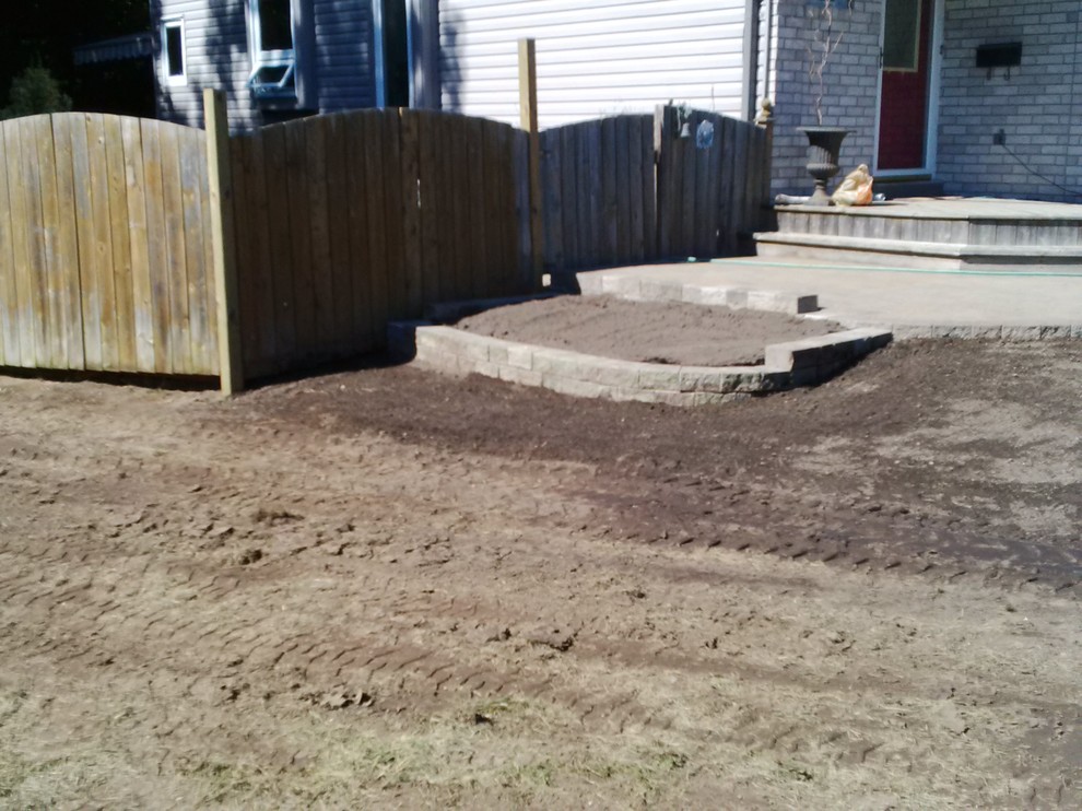 Inspiration for a mid-sized full sun front yard concrete paver landscaping.