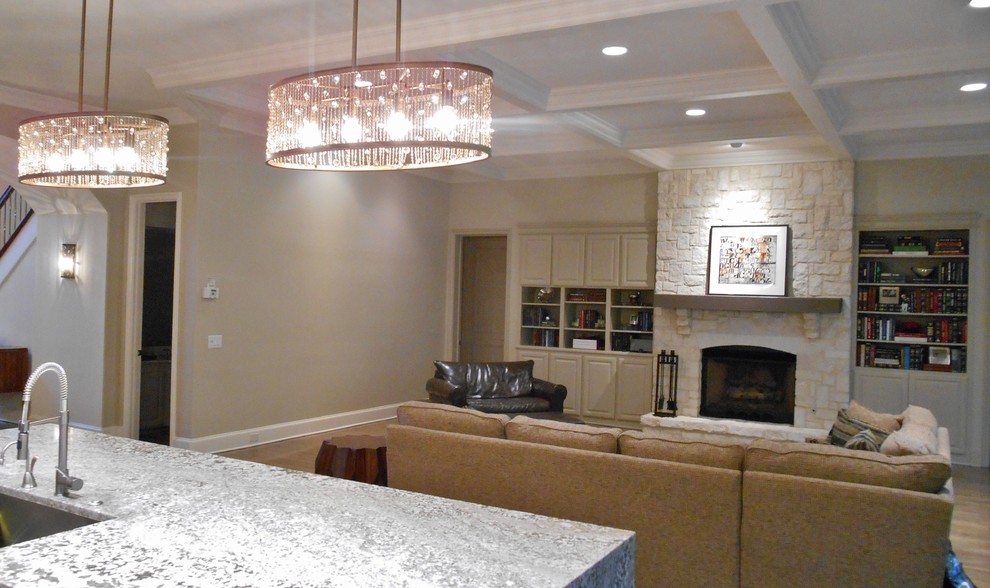 Transitional kitchen photo in Dallas
