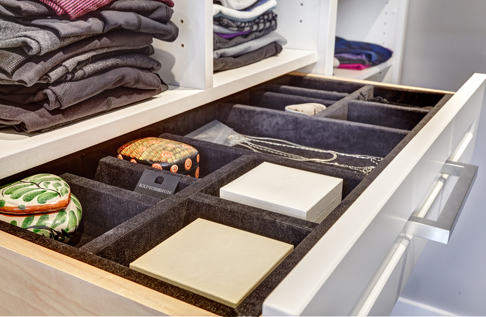 Design ideas for a transitional storage and wardrobe in Toronto.