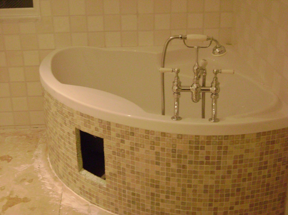 This is an example of a traditional bathroom in Perth.