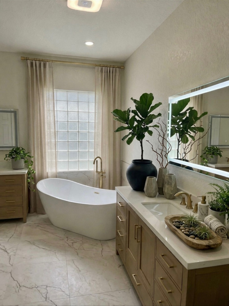 Timeless Elegance Bath in Fish Hawk
