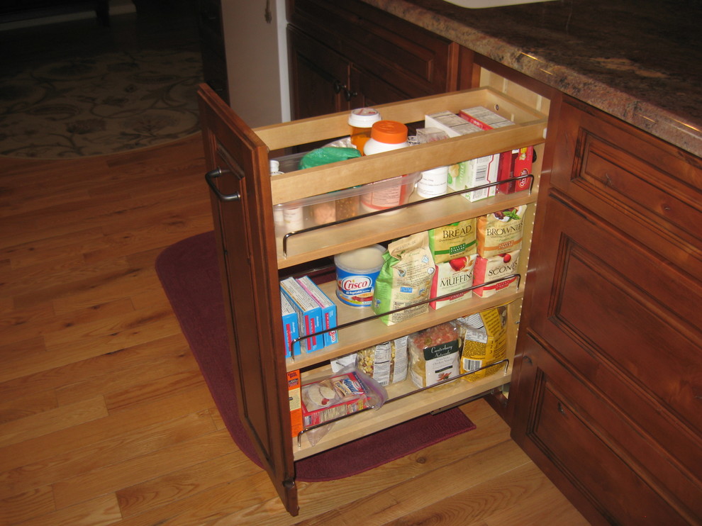 Kitchen - transitional kitchen idea