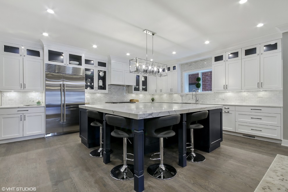 Example of a transitional kitchen design in Chicago