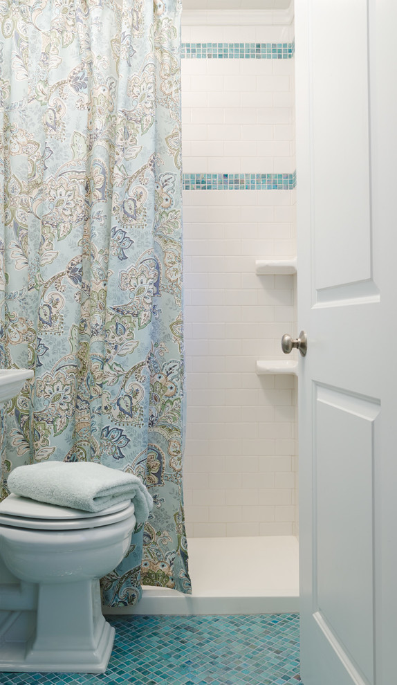 Inspiration for a beach style bathroom in Chicago.