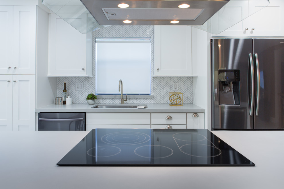 Inspiration for a small transitional single-wall porcelain tile open concept kitchen remodel in Miami with an undermount sink, shaker cabinets, white cabinets, quartz countertops, white backsplash and an island