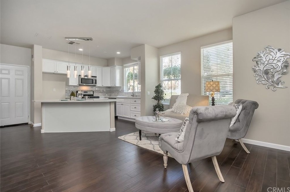 Example of a transitional kitchen design in Orange County