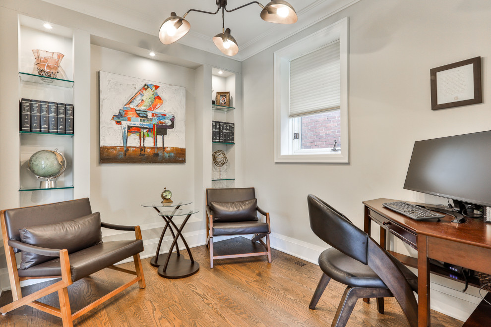 Example of a transitional home design design in Toronto