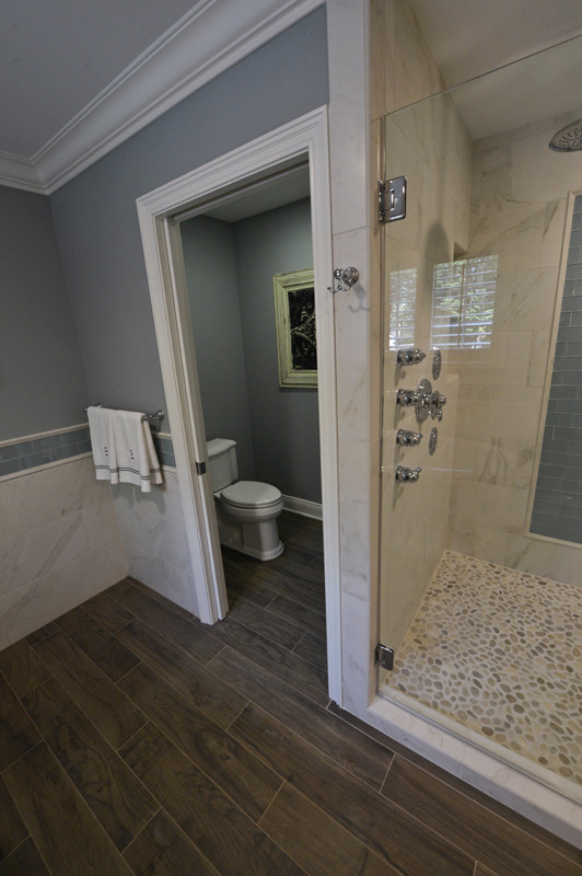 Inspiration for a transitional home design remodel in Cleveland