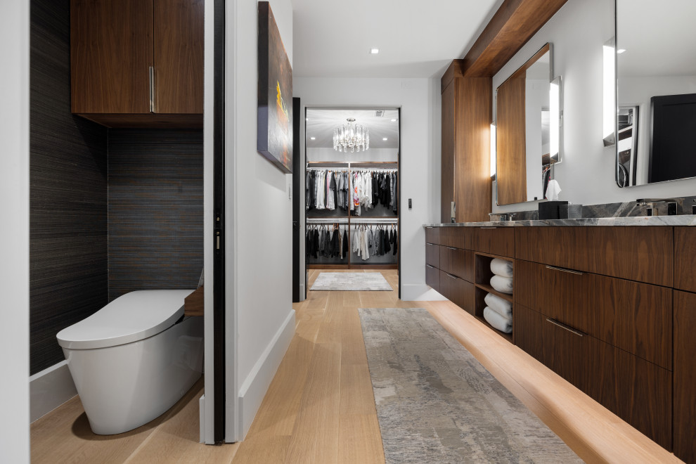 Example of a mountain style closet design in Albuquerque