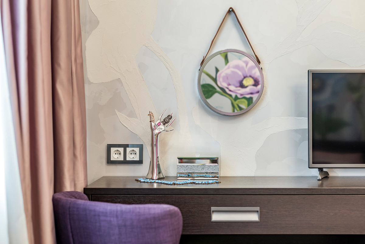 Школа ремонта на ТНТ" Цветы для кадетки"