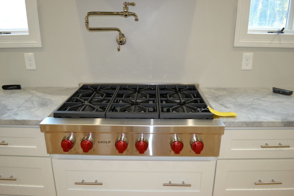 Kitchen - transitional kitchen idea