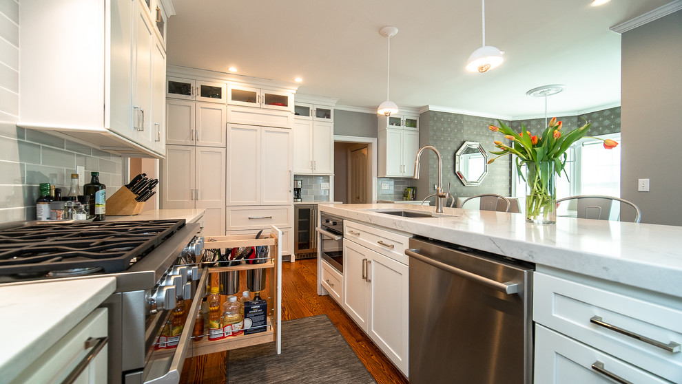 Design ideas for a transitional kitchen in Bridgeport.
