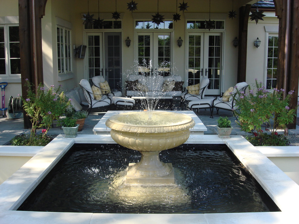 Small arts and crafts backyard partial sun garden in Denver with a water feature and natural stone pavers for summer.