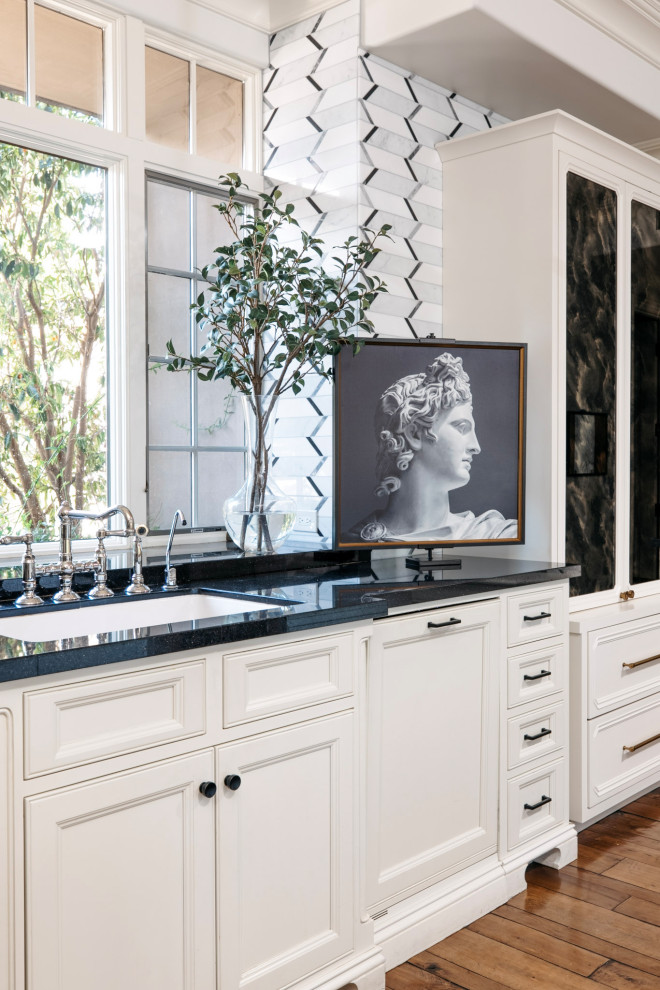Transitional kitchen photo in Phoenix