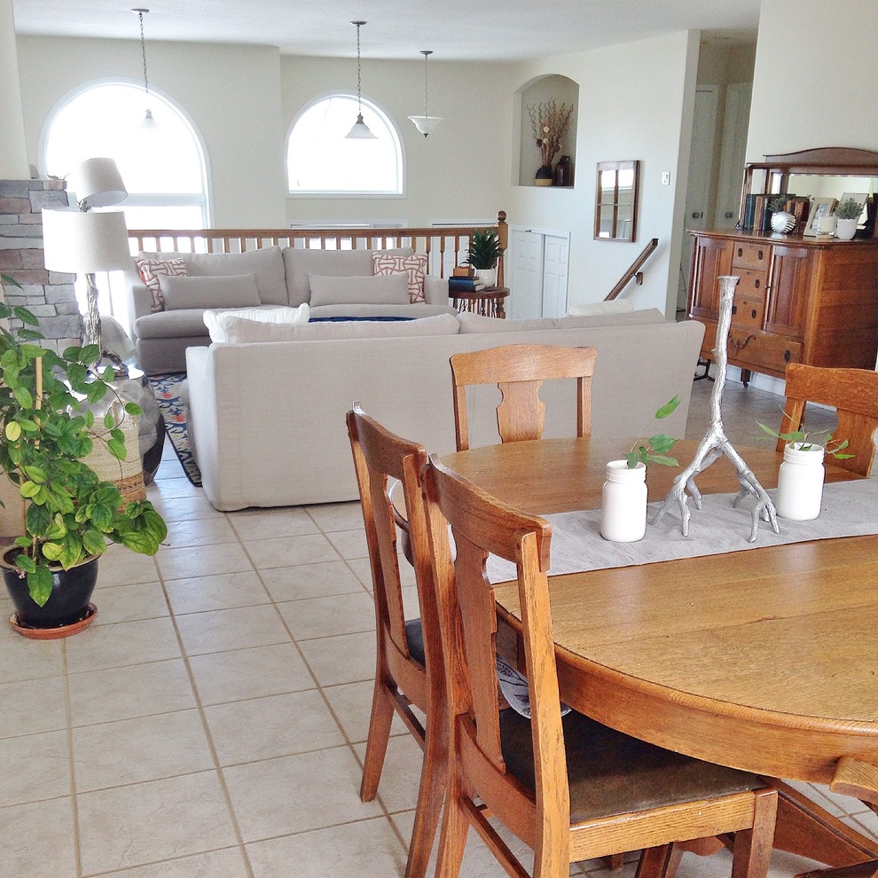 Dining room - transitional dining room idea