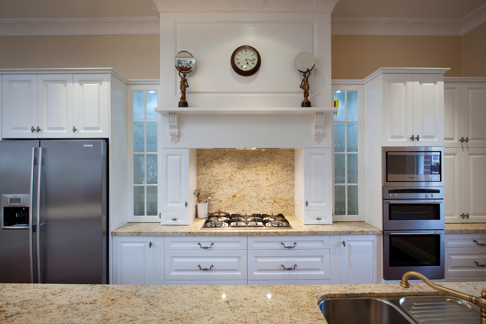 Inspiration for a traditional kitchen in Perth.