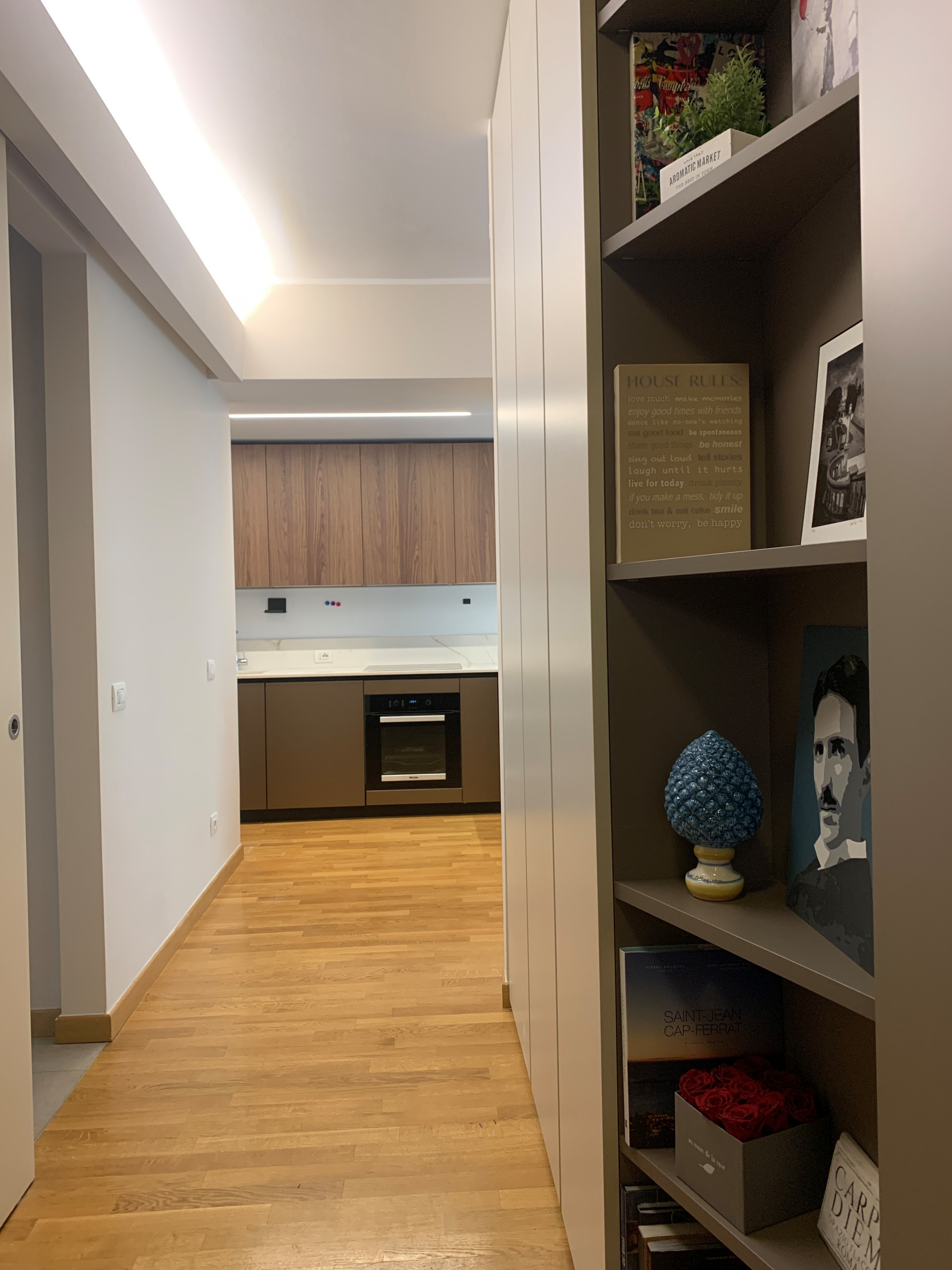 la cucina vista dall'ingresso
